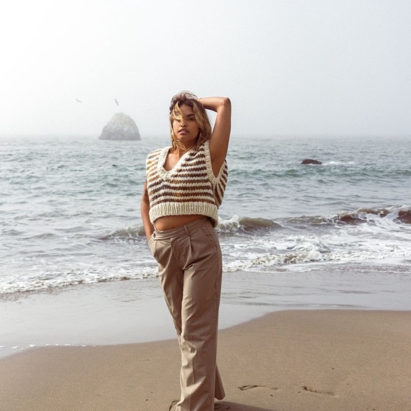 Eden Brand Knits black turtleneck cropped vest - Picture 3 of 8